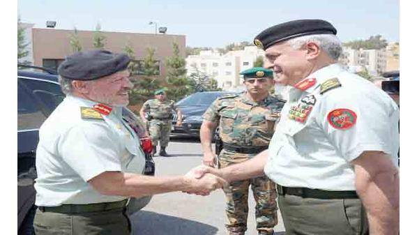 جلالة الملك يزور القيادة العامة للقوات المسلحة 
