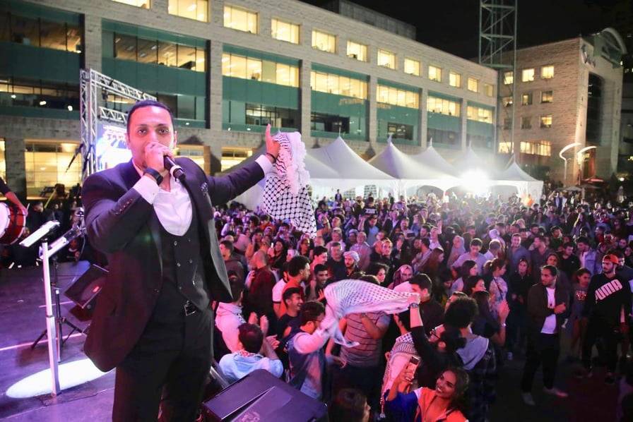 حضور جماهيري كثيف في حفل الفنان الفلسطيني ماهر العتيلي في مهرجان اتاوا