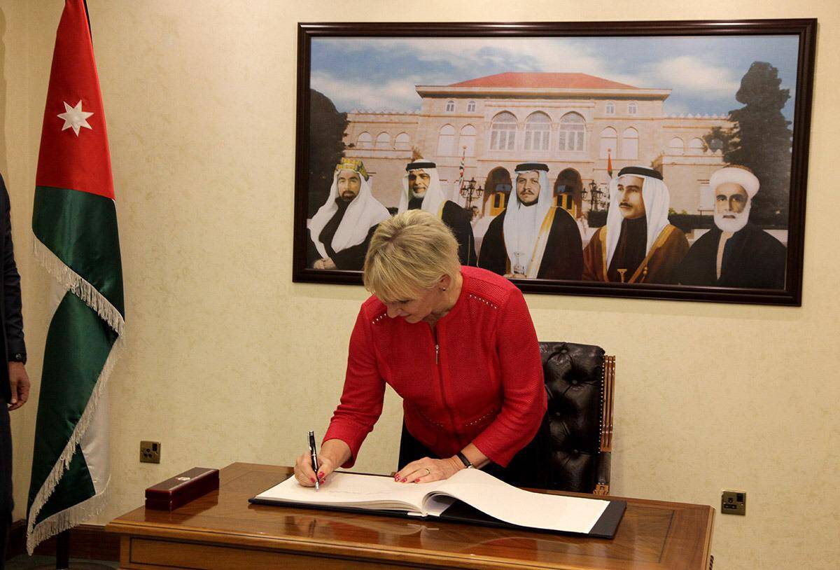 الصفدي يلتقي وزيرة خارجية مملكة السويد مارغو والستروم