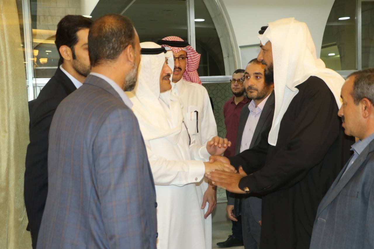 السفير السعودي لدى الاردن يقدم واجب العزاء بوفاة نقيب المعلمين