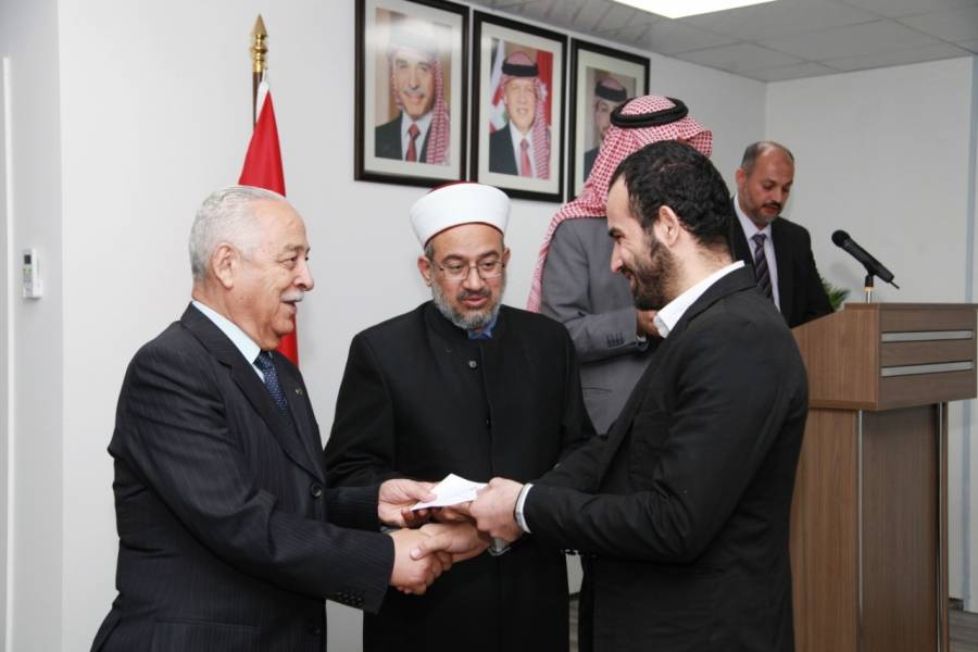 العيسوي يسلم المكرمة الملكية للمقبلين على الزواج ل 38 إماماً وواعظاً