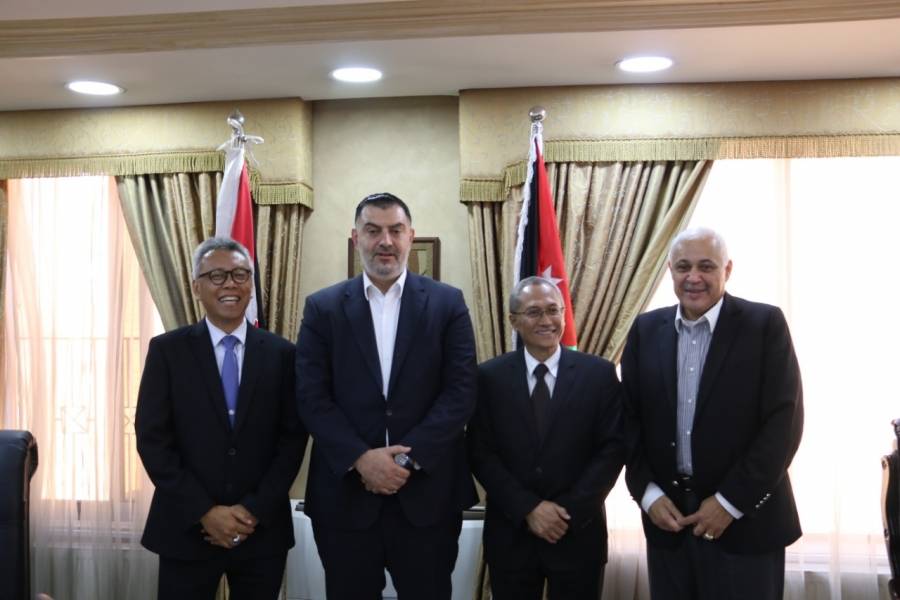 وزير العمل يلتقي السفير الاندونيسي لبحث استئناف استقدام العمالة المنزلية