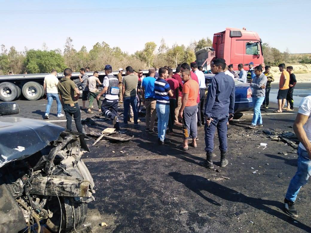 وفاه خمسة أشخاص وإصابة ثلاث آخرين اثر حادث تصادم على الطريق الصحراوي