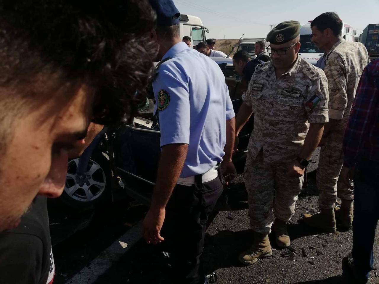 وفاه خمسة أشخاص وإصابة ثلاث آخرين اثر حادث تصادم على الطريق الصحراوي