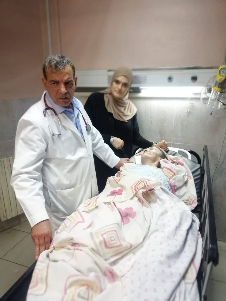 وزير الصحة سعد جابر يبدأ بالعمل كطبيب 
