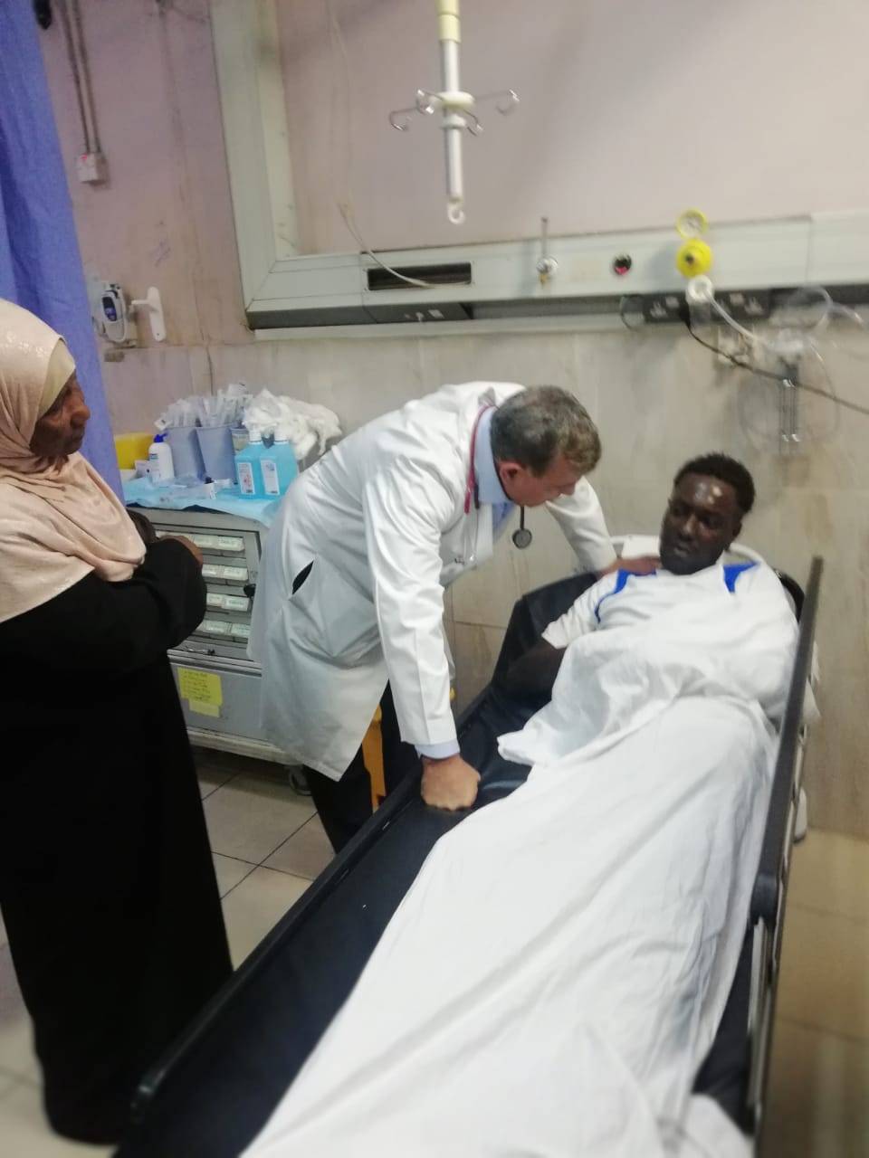 وزير الصحة سعد جابر يبدأ بالعمل كطبيب 