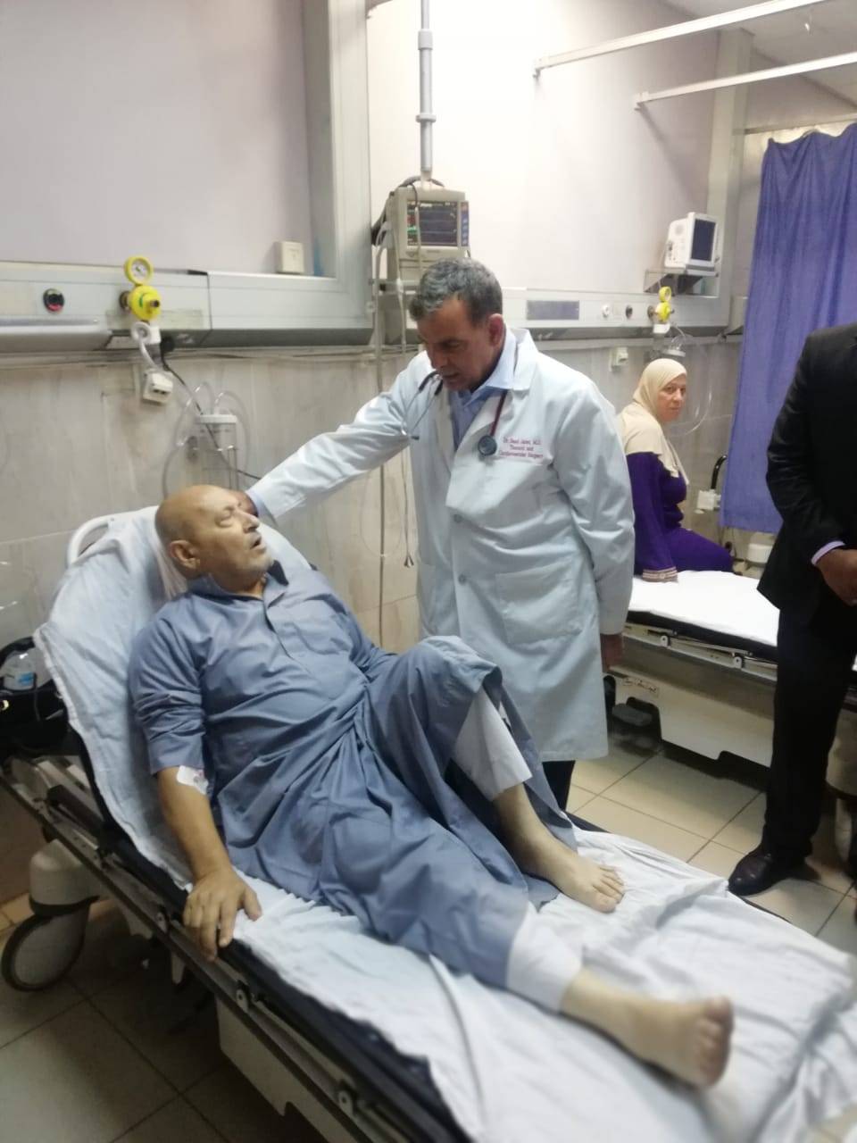 وزير الصحة سعد جابر يبدأ بالعمل كطبيب 