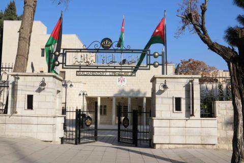 محافظ العاصمة يؤكد ضرورة التزام  المعلمين بالقانون