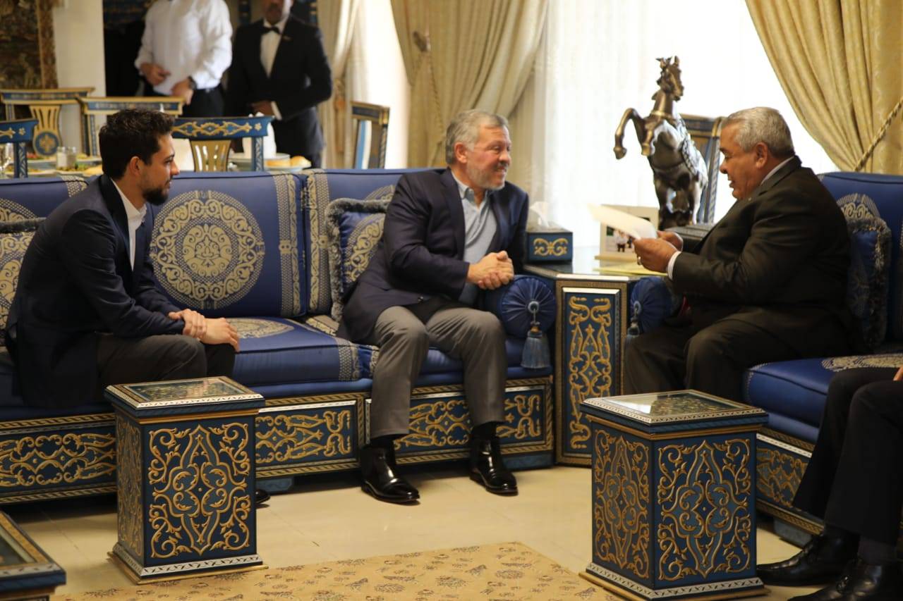 الملك وولي العهد يتناولان الغداء في منزل  الروابدة