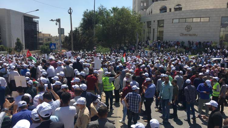 النواصره .. إن المعلم لن يدخل الغرفة الصفية ما لم يتم محاسبة المسؤول عما جرى عند الدوار الرابع.