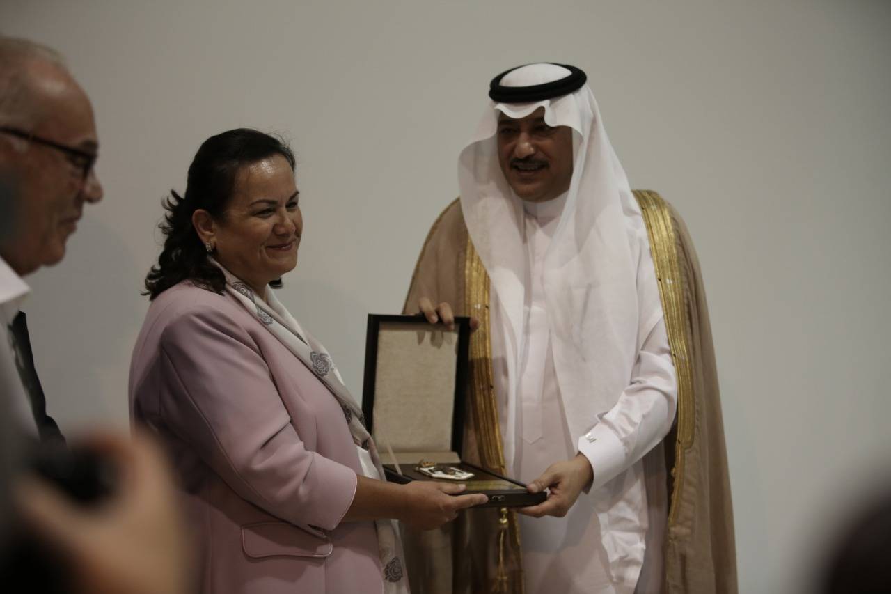 سفير المملكة لدى الأردن يشهد إشهار الكتاب   للمصور الشخصي للمك الراحل  الحسينرحمه الله 
