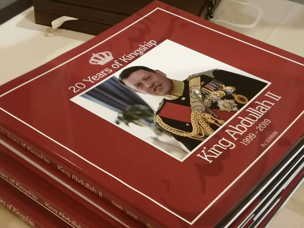 سفير المملكة لدى الأردن يشهد إشهار الكتاب   للمصور الشخصي للمك الراحل  الحسينرحمه الله 