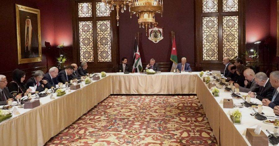 الملك يؤكد أنه يجب أن يكون هدفنا دائماً الحفاظ على مصلحة الطلبة