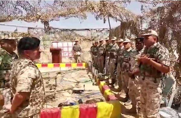 جلالة الملك عبدالله الثاني بزيارة مفاجئة الى كتيبة الدفاع الجوي الميداني 73 الملكية .. فيديو
