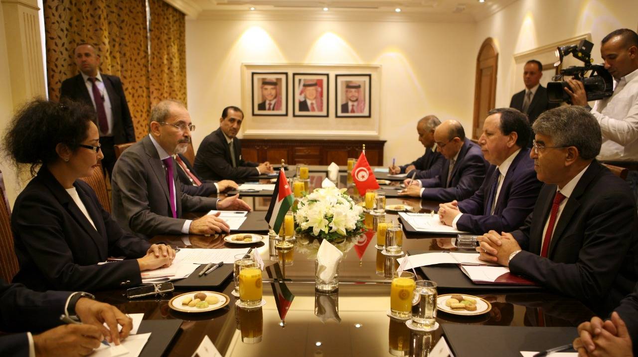الصفدي يجري مباحثات مع نظيره التونسي 