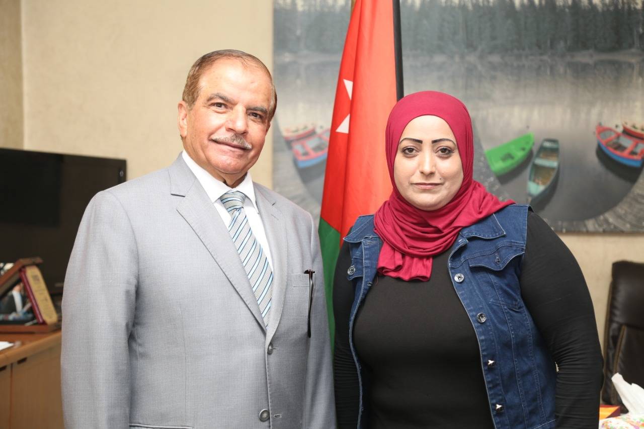 رئيس مجلس إدارة نيروز الاخباري العين غازي الطيب يزور القلعة نيوز ويقدم لإدارتها درع نيروز 