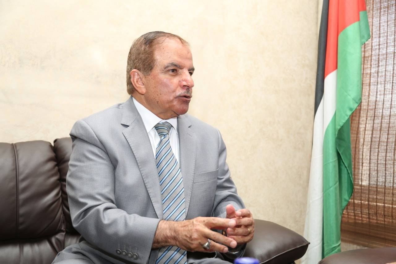 رئيس مجلس إدارة نيروز الاخباري العين غازي الطيب يزور القلعة نيوز ويقدم لإدارتها درع نيروز 