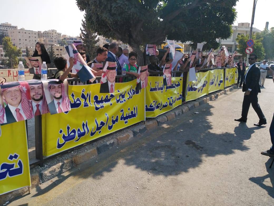 وقفة احتجاجية الآن من امام مجلس النواب  لمبادرة ابشر لدعوة جميع الاطراف للحوار 