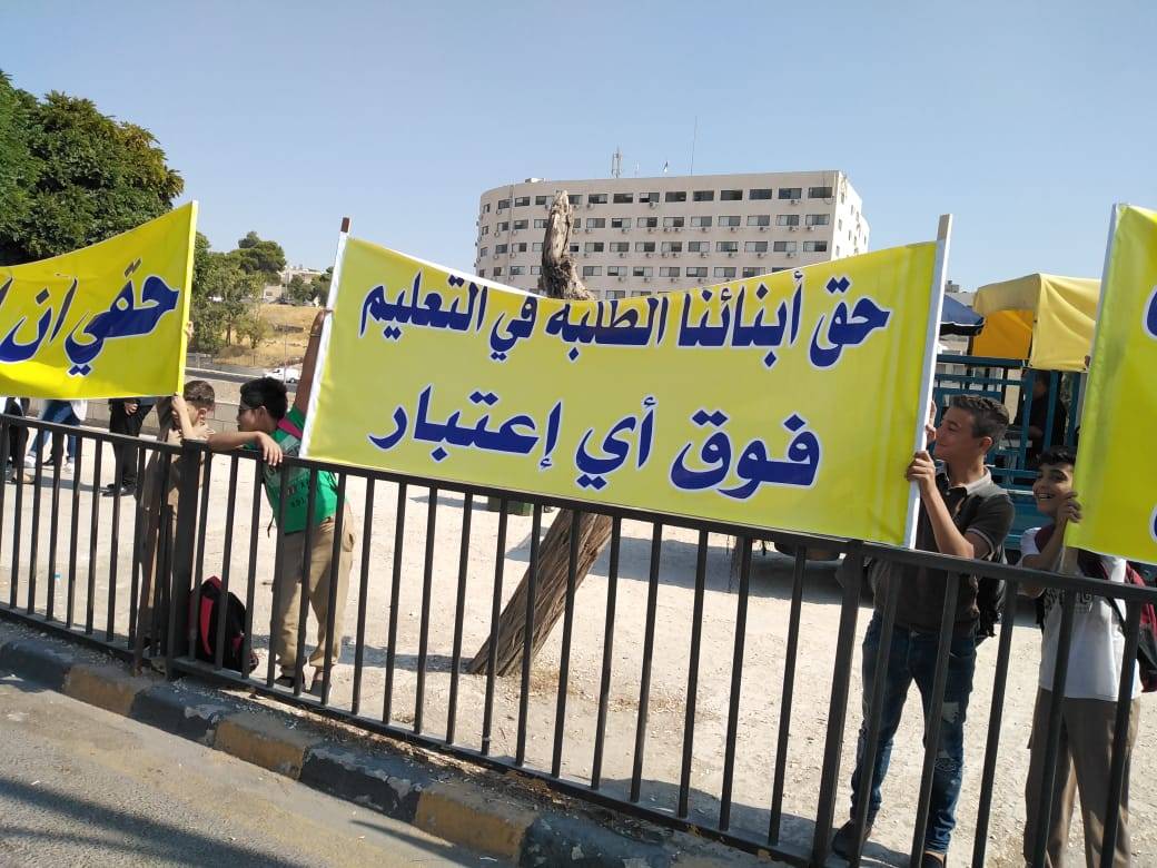 وقفة احتجاجية الآن من امام مجلس النواب  لمبادرة ابشر لدعوة جميع الاطراف للحوار 