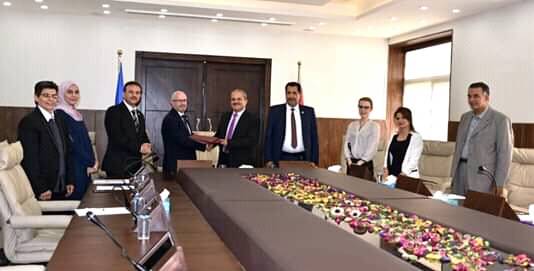 جامعة جدارا توقع مذكرة تفاهم مع جامعة كوينز بلفاست البريطاينة