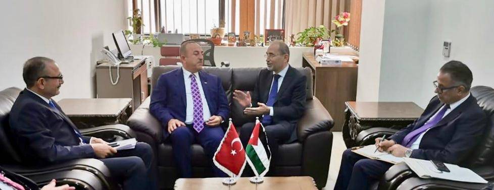 الصفدي يلتقي نظرائه المشاركين في الاجتماع الطارئ لمجلس وزراء خارجية الدول الأعضاء في منظمة التعاون الاسلامي