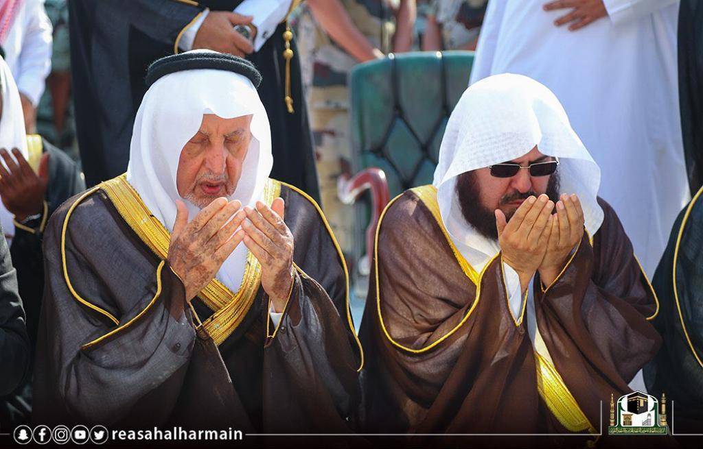 الشيخ السديس بعد غسيل الكعبة : خدمة الحرمين أولويات القيادة السعودية  