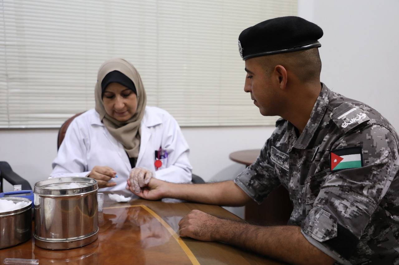 قوات الدرك تتبرع بالدم في حملة قطرة من دمك تنقذ روحا