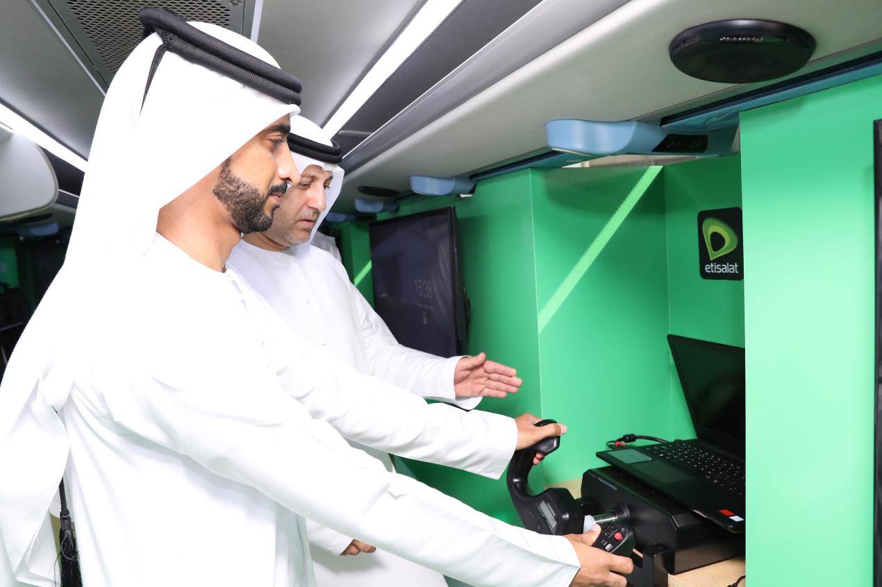 جولة حافلة الجيل الخامس اتصالات تنشر وتُعمّم التجارب والاستخدامات الحية للجيل الخامس  