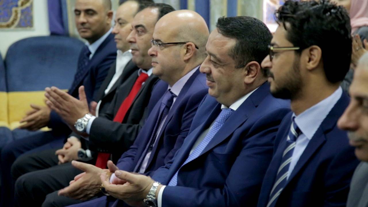 تخريج طلبة متدربين في رئاسة الوزراء
