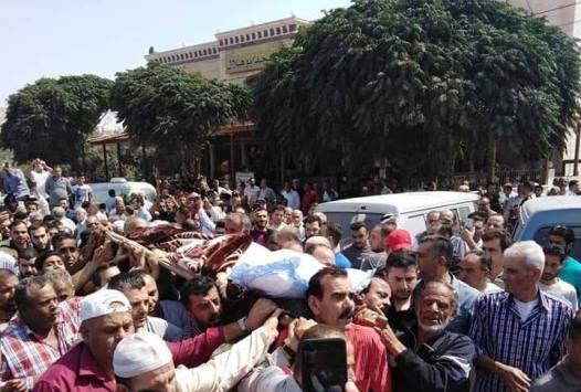 تشييع جثمان طبيب الفقراء بحضور آلاف المواطنين