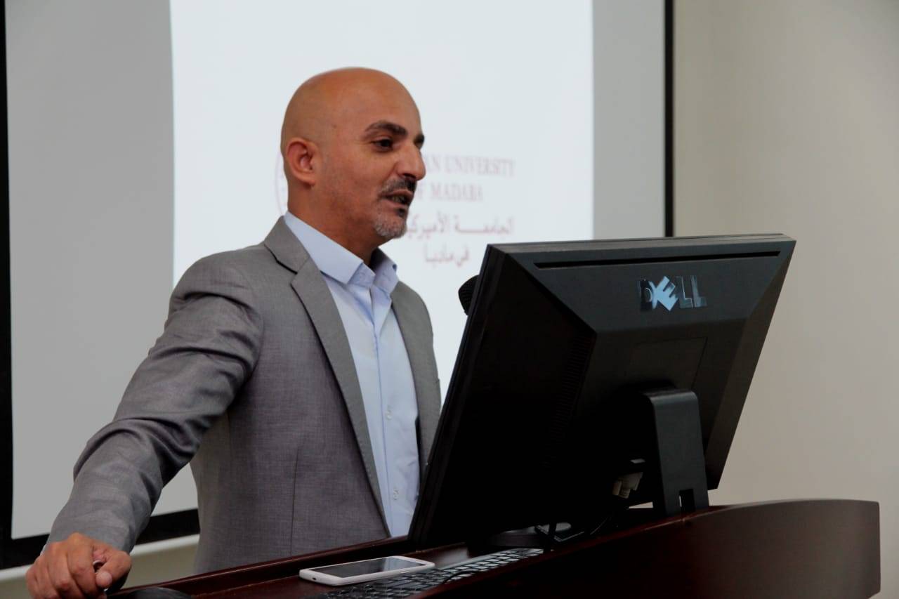 الجامعة الاميركية في مادبا تحتفل بتخريج دورة التفكير الاستراتيجي