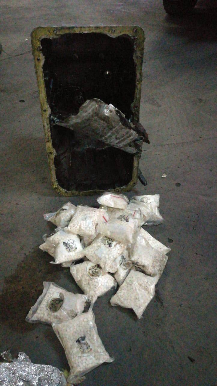 إحباط تهريب ٥٠ الف حبة مخدرة أُخفيت داخل احد الاجزاء الميكانيكية في مركبة شحن