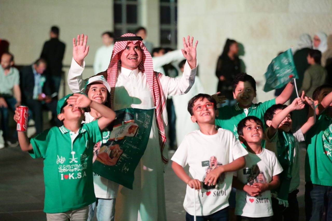 العنزي: علمنا ابنائنا ان الوطن سيبقى شامخا .