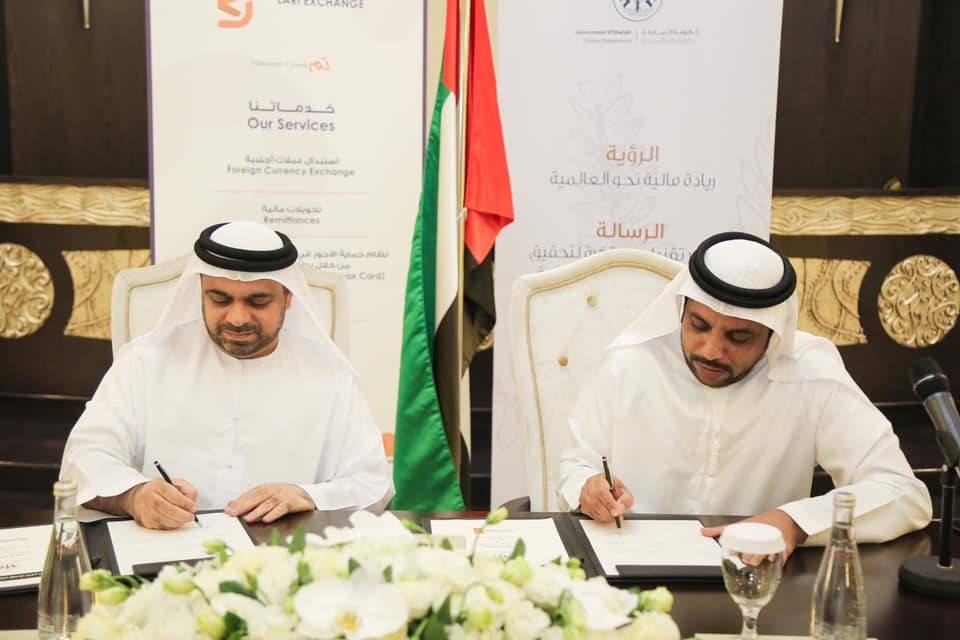 : المالية المركزية بالشارقة ولاري للصرافة تتعاونان في دفع معاملات تحصيل