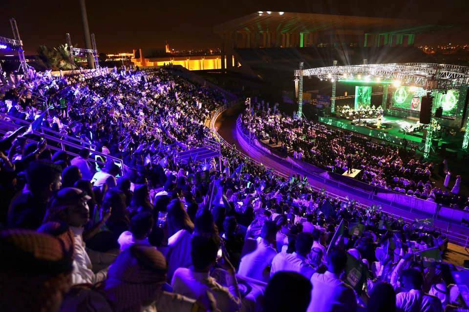 بلقيس تحتفل باليوم الوطني السعودي الـ89 ما بين دبي والقصيم