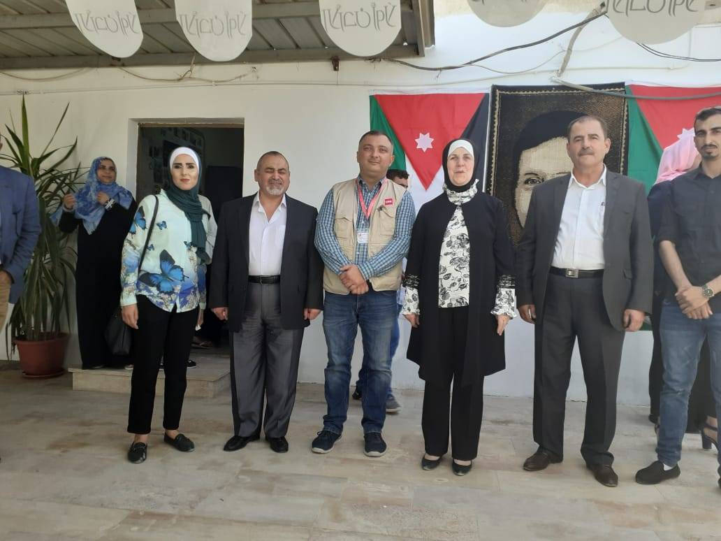 اسحاقات  تتفقد أوضاع المواطنين في الموقر والأزرق وتستمع لمطالبهم 