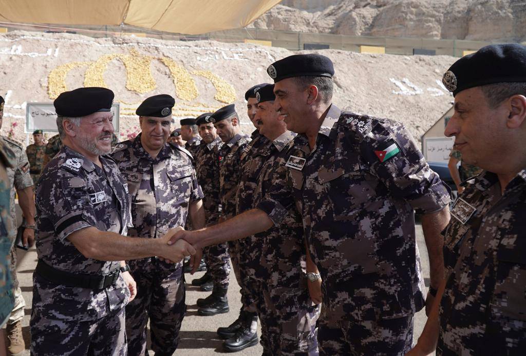 الملك يفتتح مركز الإنقاذ المائي والجبلي التابع للدفاع المدني في البحر  الميت