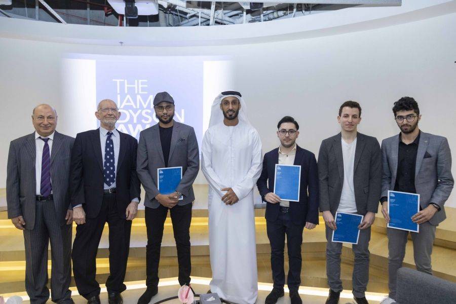 فريق جامعة عجمان يحصد المركز الأول في جائزة جيمس دايسون