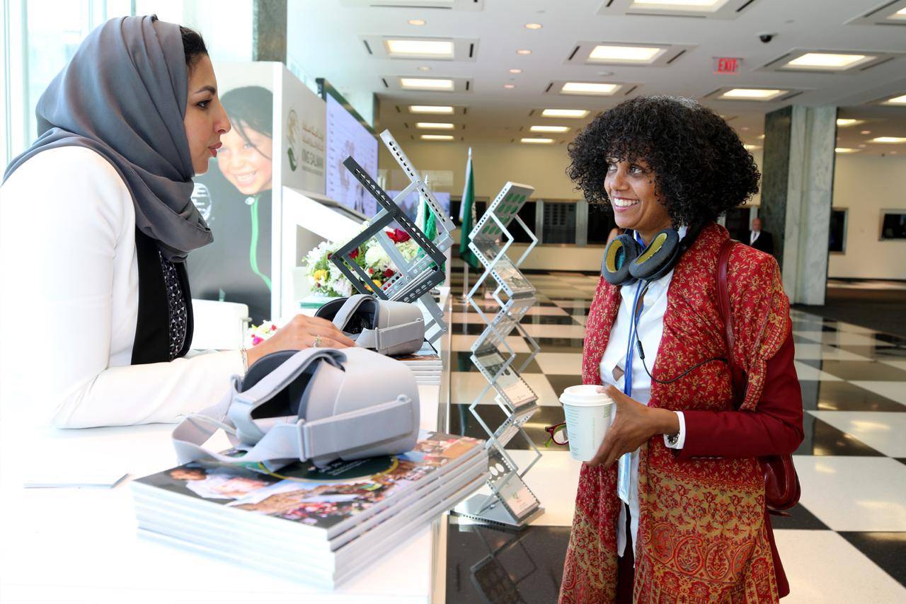 مشاركة فاعلة للمرأة السعودية للتعريف بالجهود التنموية للمملكة