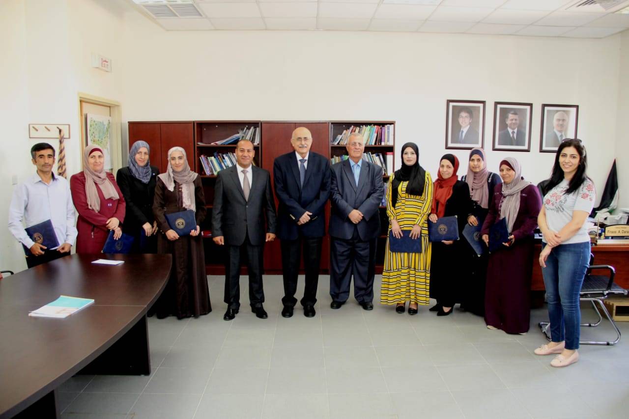 الجامعة الأميركية في مادبا تحتفل بتخريج دورة حوسبة المكتبات 