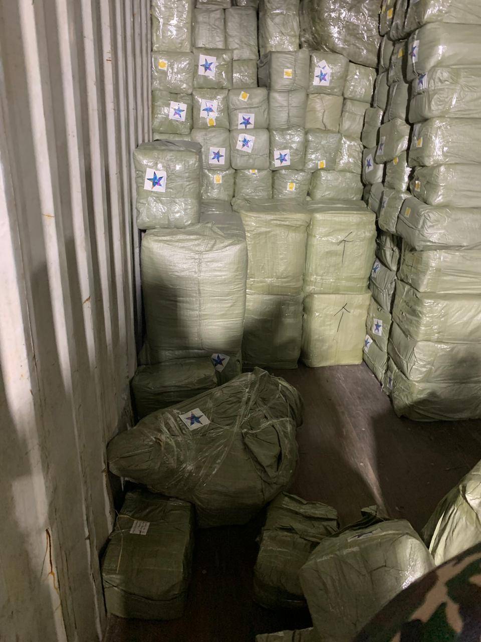 الجمارك الاردنية تحبط تهريب العاب نارية وسجائر الكترونية 