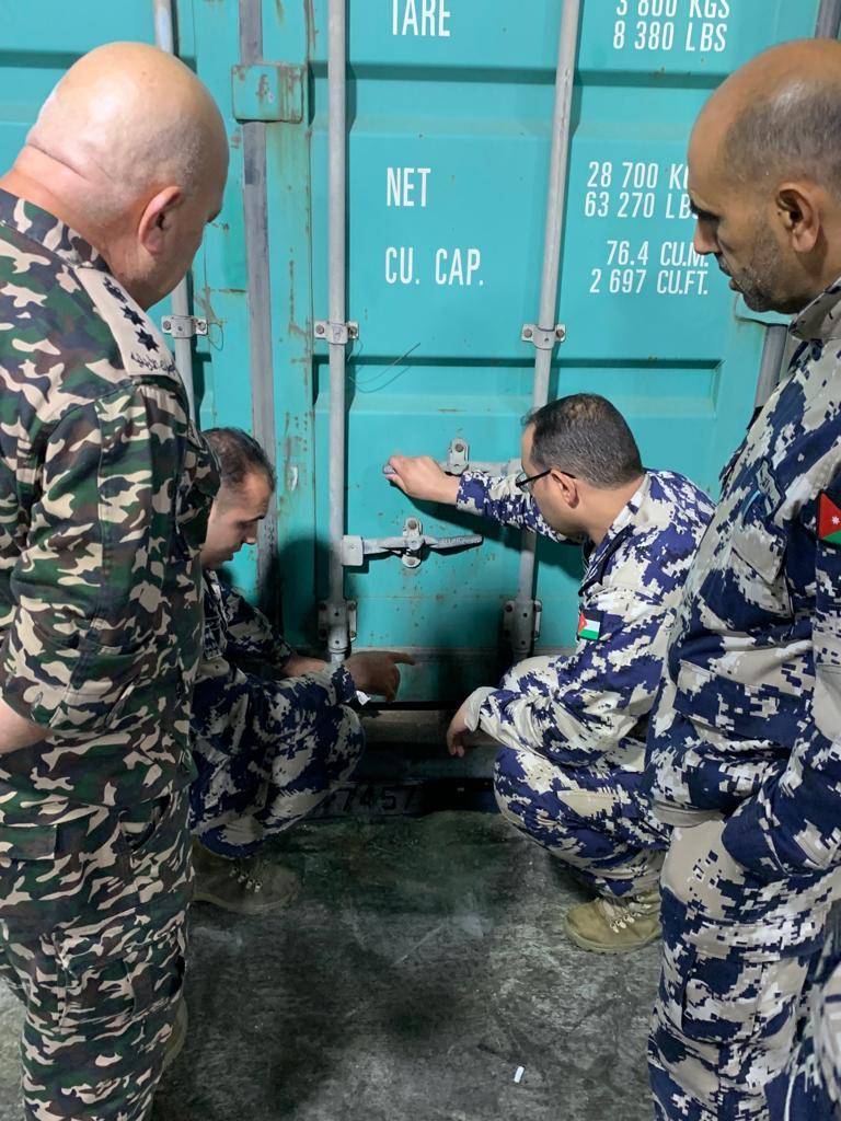 الجمارك الاردنية تحبط تهريب العاب نارية وسجائر الكترونية 