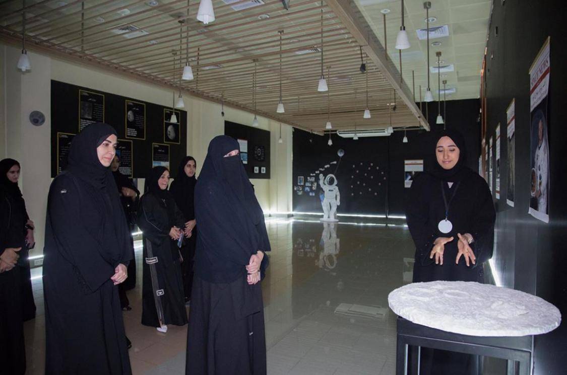 هيئة البيئة والمحميات الطبيعية بالشارقة تنظم برنامج أسبوع الفضاء العالمي في متحف التاريخ الطبيعي والنباتي