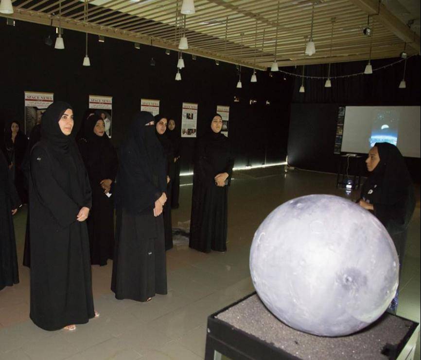 هيئة البيئة والمحميات الطبيعية بالشارقة تنظم برنامج أسبوع الفضاء العالمي في متحف التاريخ الطبيعي والنباتي