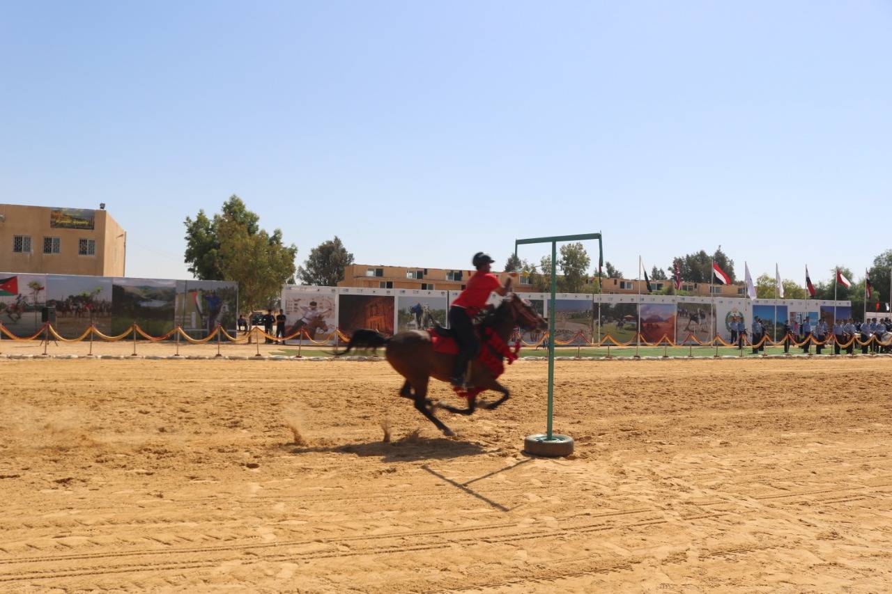 انطلاق فعاليات البطولة العسكرية الدولية الأولى لالتقاط الأوتاد بالزرقاء