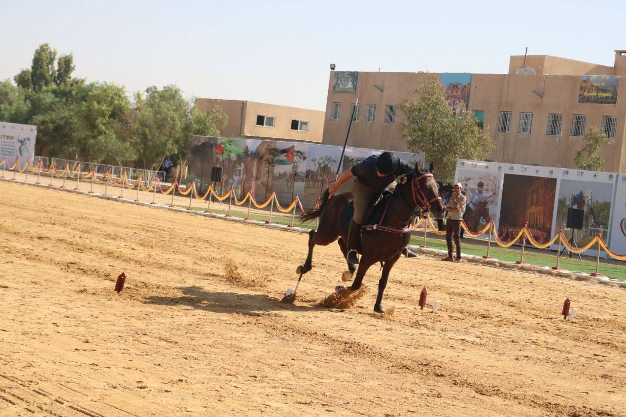 انطلاق فعاليات البطولة العسكرية الدولية الأولى لالتقاط الأوتاد بالزرقاء