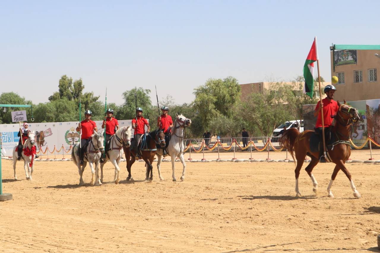 انطلاق فعاليات البطولة العسكرية الدولية الأولى لالتقاط الأوتاد بالزرقاء