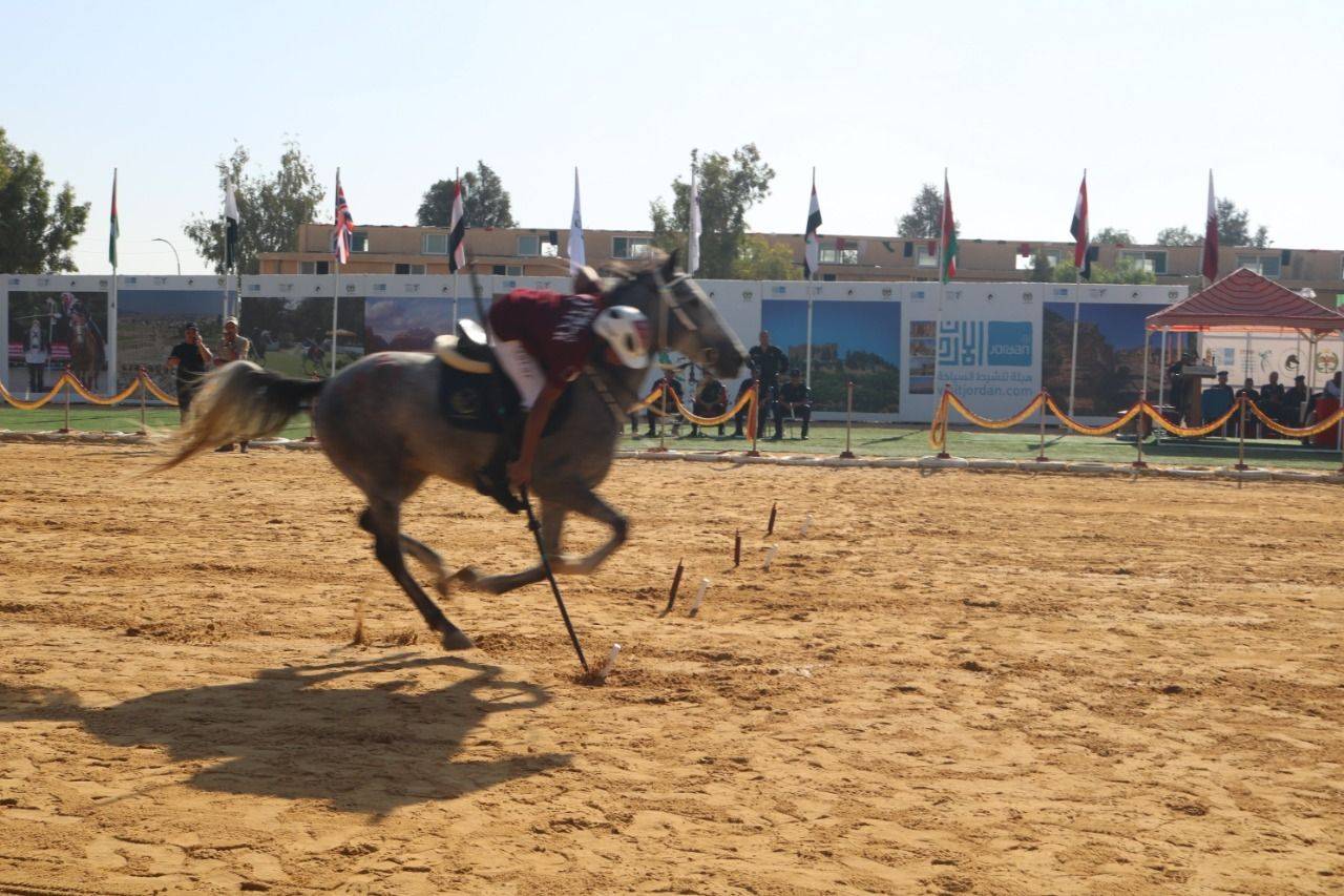 انطلاق فعاليات البطولة العسكرية الدولية الأولى لالتقاط الأوتاد بالزرقاء