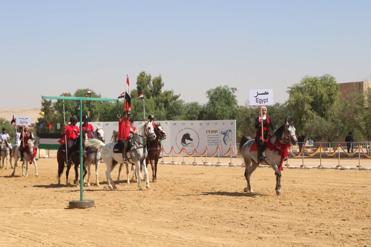 انطلاق فعاليات البطولة العسكرية الدولية الأولى لالتقاط الأوتاد بالزرقاء