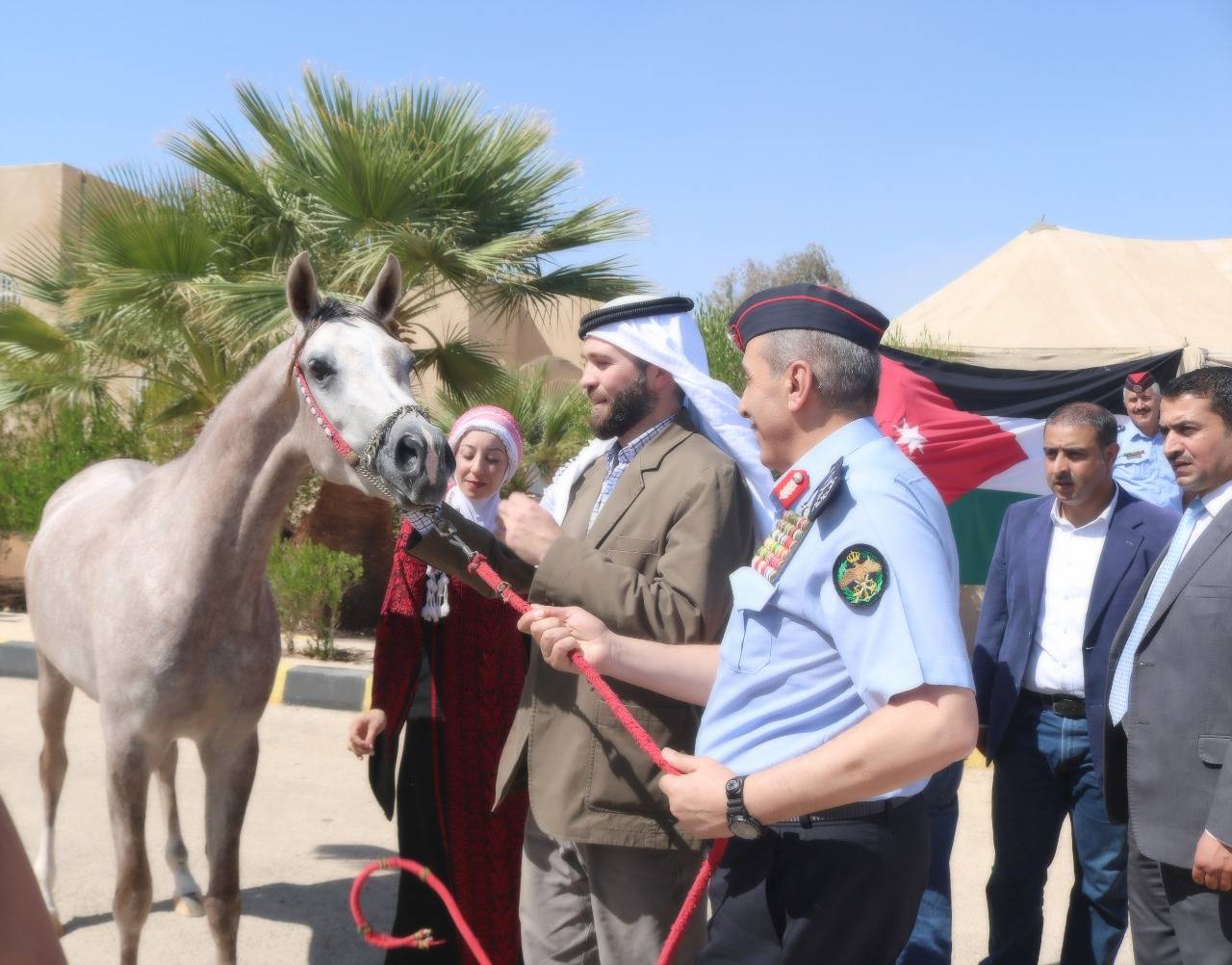 انطلاق فعاليات البطولة العسكرية الدولية الأولى لالتقاط الأوتاد بالزرقاء